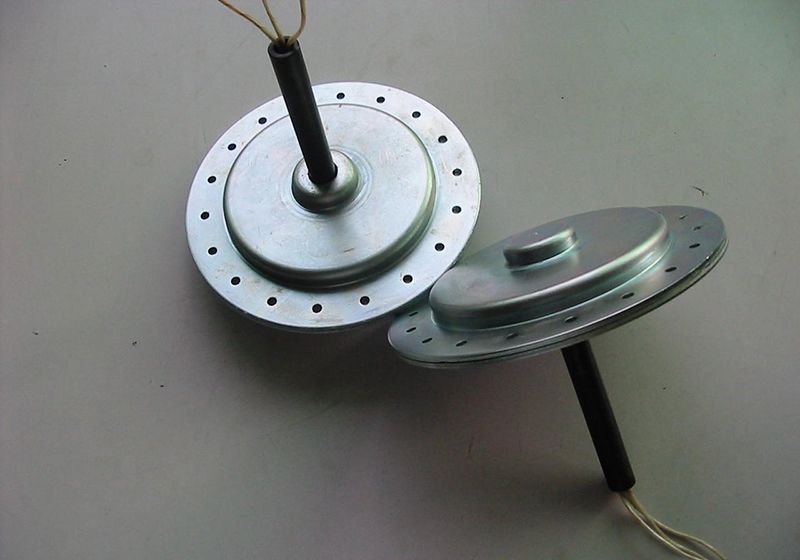 磁盤式三相發(fā)電機(jī)星連接有四個終端，如何連接整流器橋？